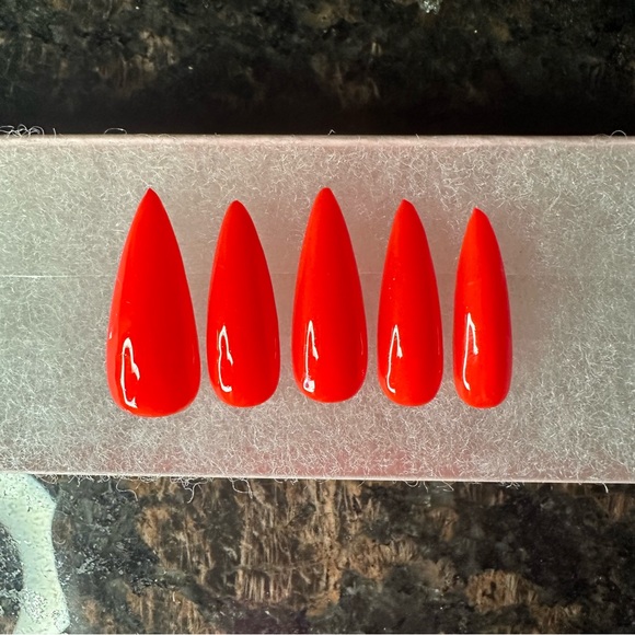 “Hoodwinked” Press On Set by LoveScottiNails - Picture 3 of 8